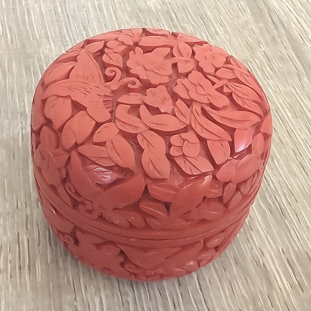 Vintage Chinese Cinnabar Carved Trinket Pill Box